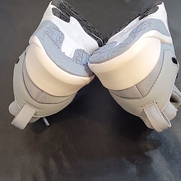 BRAND NEW LEGEND ESSENTIALS CROSS TRAINING WOMEN"S SNEAKERS - Picture 9 of 14